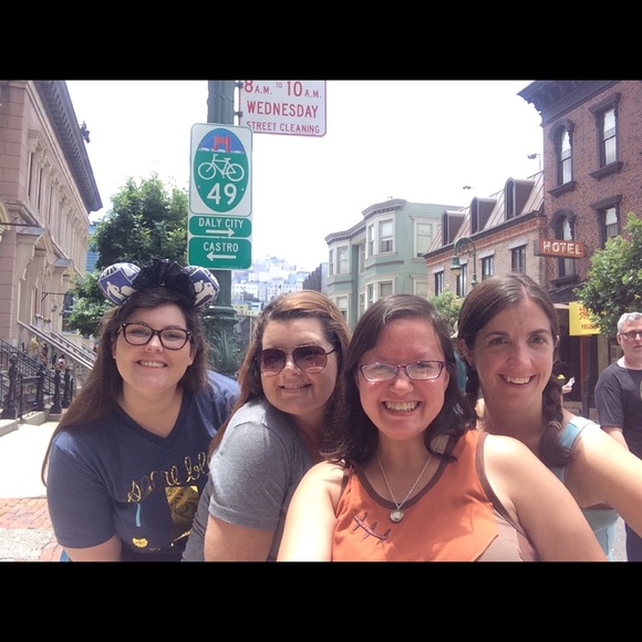 Meet your posher, Meghan - Picture 3 of 4