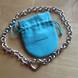 Auth Tiffany & Co Heart clasp rnd link necklace.