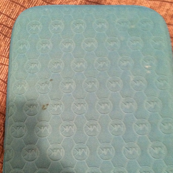 Authentic Michael Kors ipad cover - Picture 2 of 3