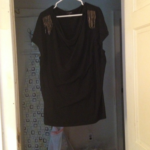 Black shirt with chains and 3 DKNY tshirts Bundle