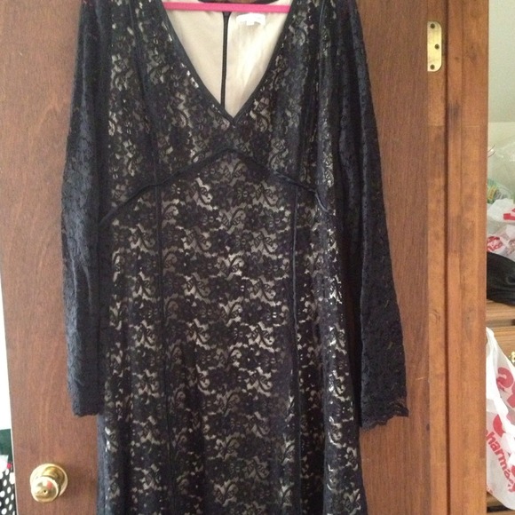 Kiyonna black lace dress with gold underneath 3X