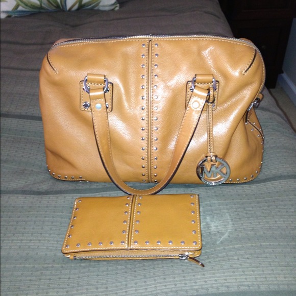 Authentic Michael Kors Astor hand bag and wallet