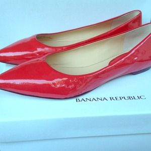 REDUCED! Coral Banana Republic Pointy Patent Flats
