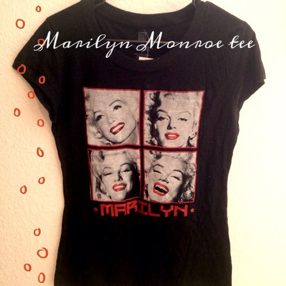 Tops - ⬇ Reduced 🎉 NWT Marilyn Monroe tee