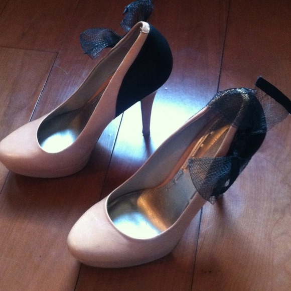 Tan & Black Rachel Roy Pumps - Picture 4 of 4