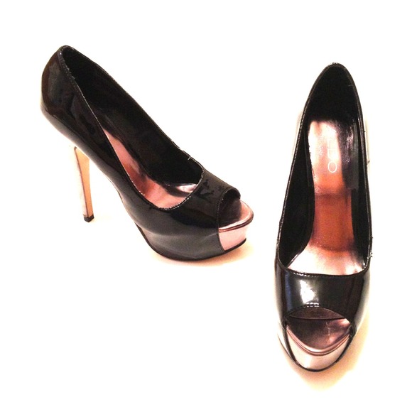 ❌RESERVED❌Black and Pewter ALDO Pumps