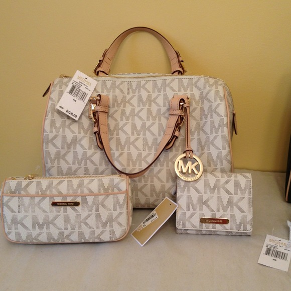 SOLD TO  ANAYELI1823 ❤❤❤