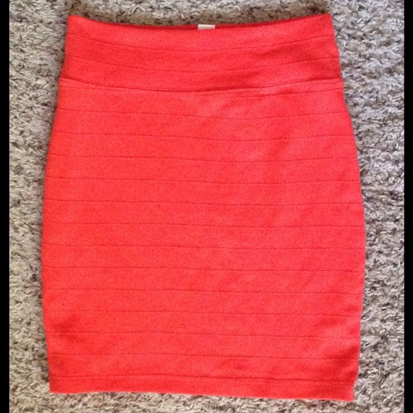 ❌❌BUNDLED❌❌NWOT! Bodycon skirt