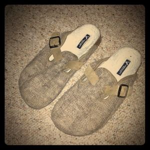 American Eagle Nitted Cloggs