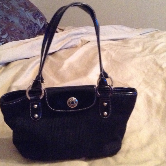 Great looking Black SAK purse with magnetic snap
