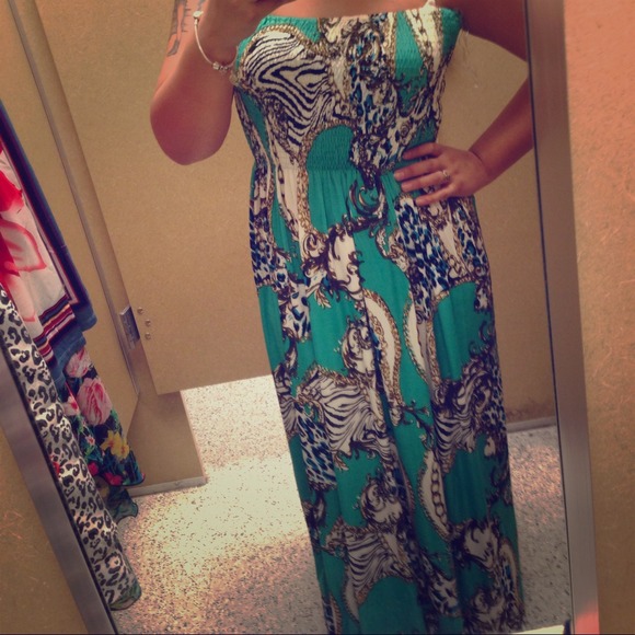 Maxi dress size medium. Never been worn. - Picture 1 of 1