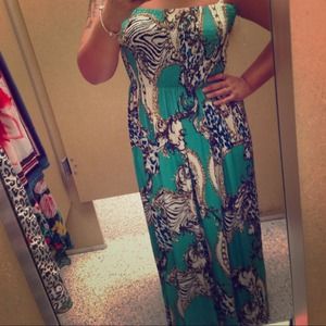 Maxi dress size medium. Never been worn.