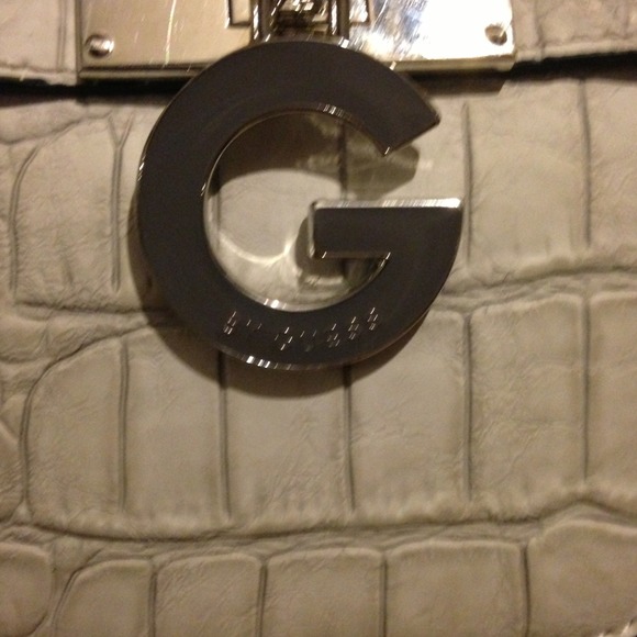 Authentic Guess handbag (white and grey) - Picture 2 of 2