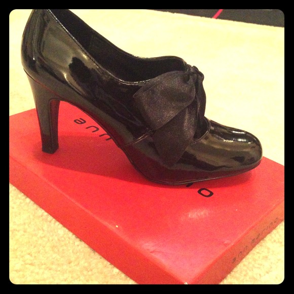 Shiny heels