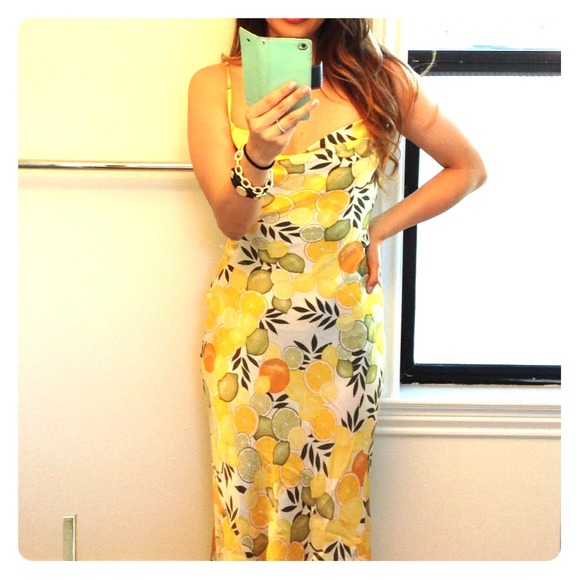 Diane von Furstenberg Dresses & Skirts - Diane Von Furstenberg silk dress!