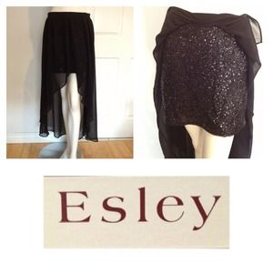 💥Priced to Sell💥🌺High Lo Skirt w/Under Skirt