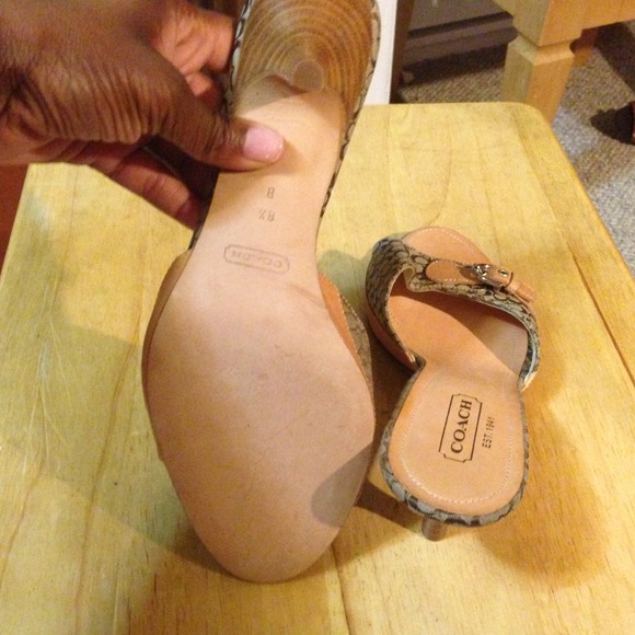 Coach sandal 💥💥Reduced💥💥 - Picture 4 of 4