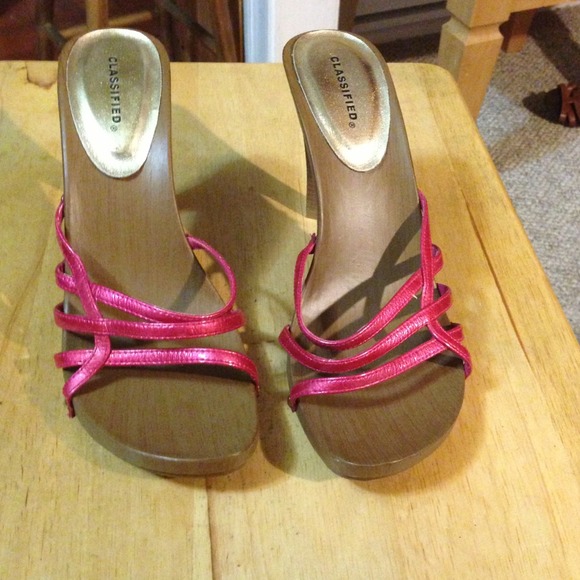 Pink strap wooden clog