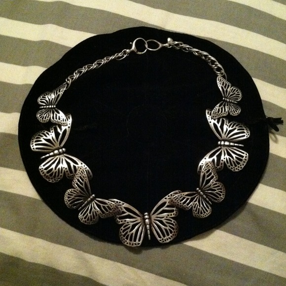 Silver butterfly necklas