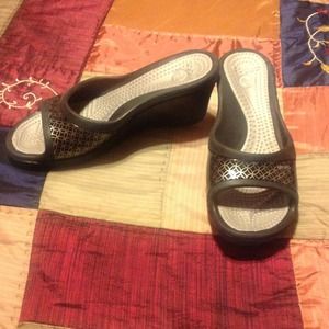 🐊CROC wedges🐊💦PRICE DROP💧