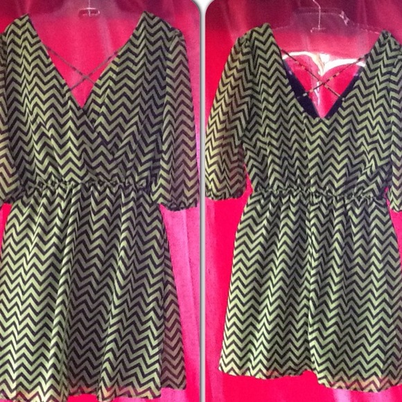 💕BLACK&NEON GREEN CHEVRON DRESS💕 - Picture 2 of 4