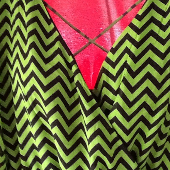 💕BLACK&NEON GREEN CHEVRON DRESS💕 - Picture 3 of 4
