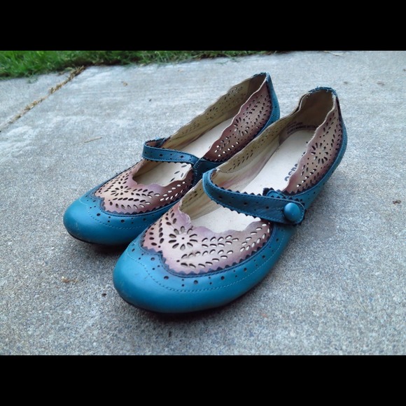 Dollhouse turquoise flats