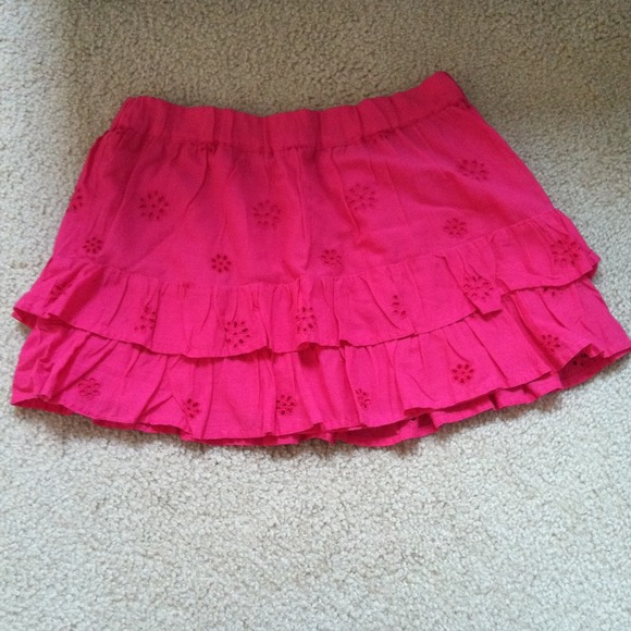 ❌Consignment❌Hollister fuschia ruffled skirt-NWOT