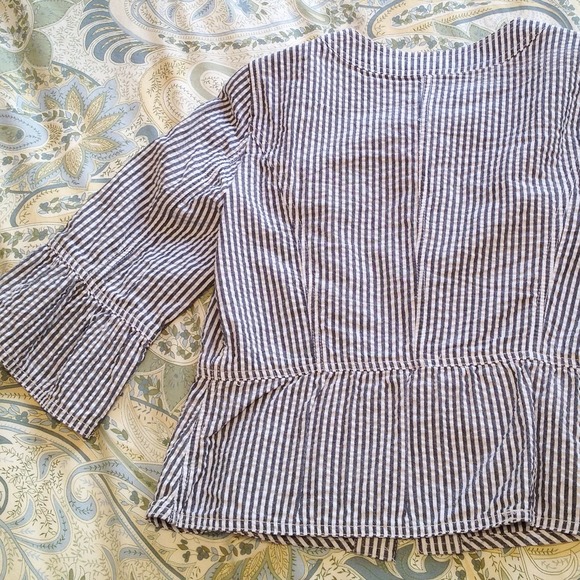 📦Sold in bundle!📦 🎉Host pic!🎉 seer sucker top - Picture 4 of 4