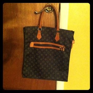 Vintage Louise Vuitton! Great bag