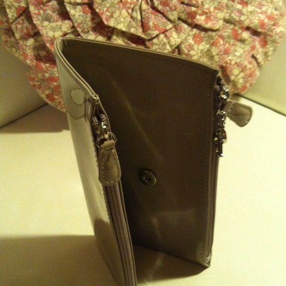 Beige beauty bag with two compartments - Picture 1 of 4
