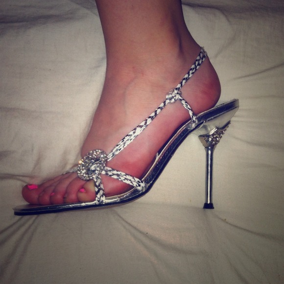 Cute diamond heels - Picture 1 of 4