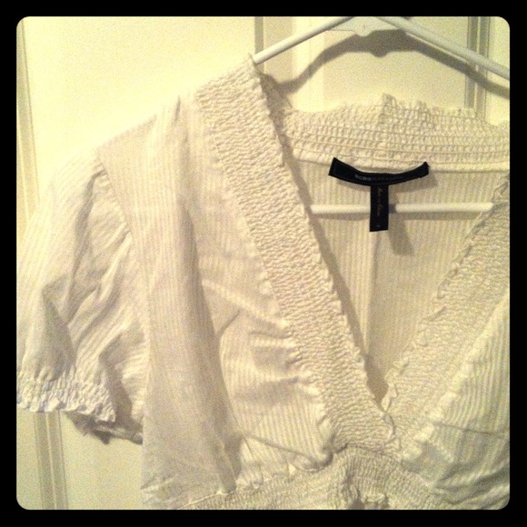 FINAL MARKDOWN!! Adorable white BCBG MAXAZRIA top