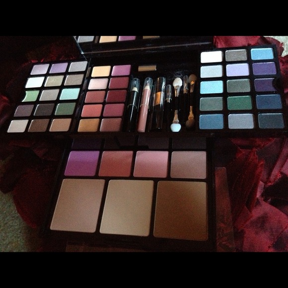 🚩Bundled🚩VS backstage makeup kit - Picture 3 of 5