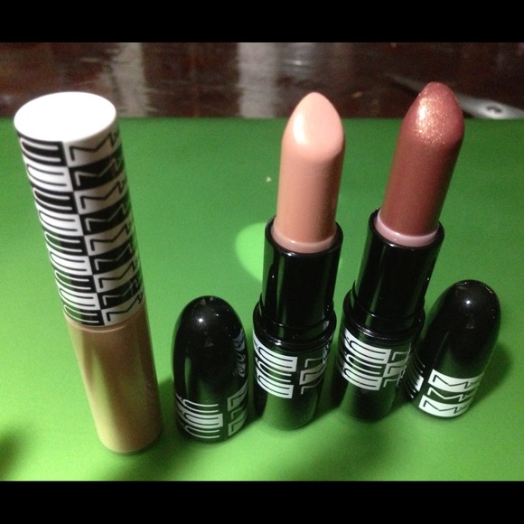❌SOLD❌Mac lipstic and lipglass bundle