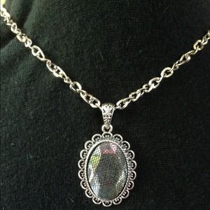 Pendant necklace.