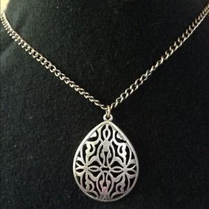 Pendant necklace.