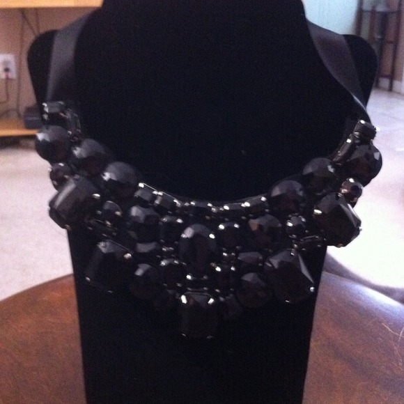 Embellished bib neclace
