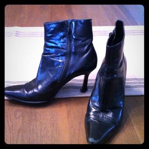 RESERVED- @emlovejoy Black short boots with zipper