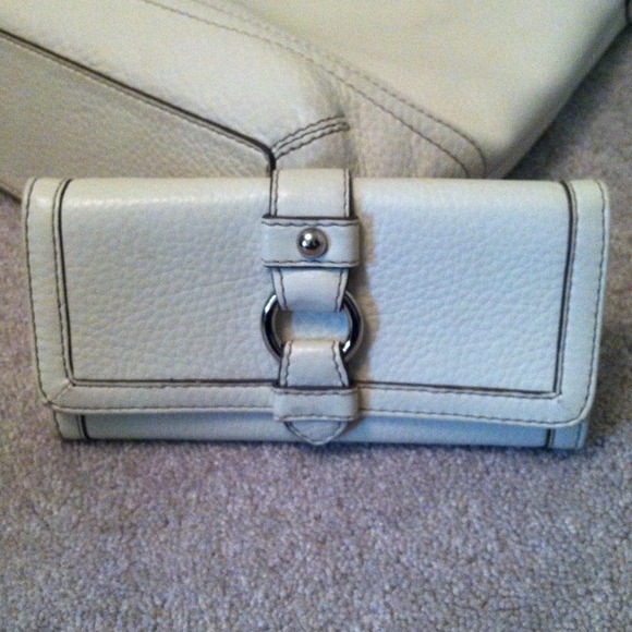 Banana Republic Clutches & Wallets - Banana Republic Leather wallet