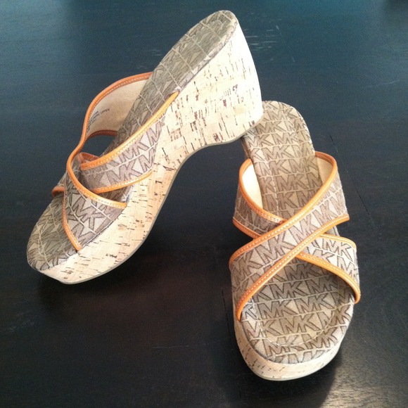 MK Logo Wedges