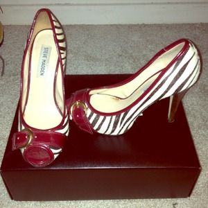 Steve Madden zebra print pump
