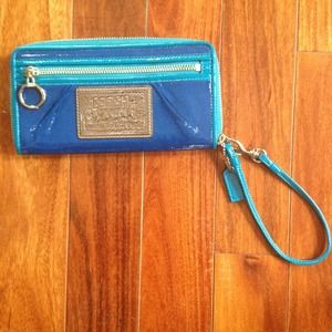Coach Poppy zip around clutch/wallet