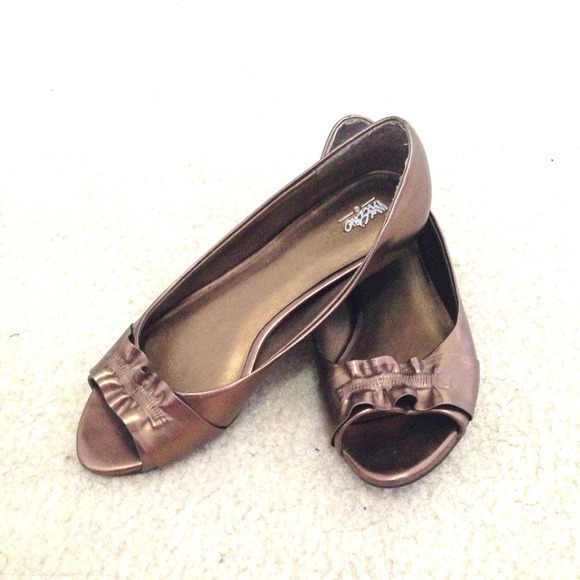 🚫BUNDLED🚫Bronze Peep-toe Flats