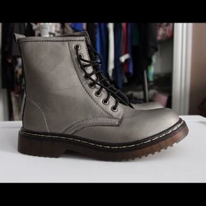 Wanted pewter boots "Dr. Marten" style