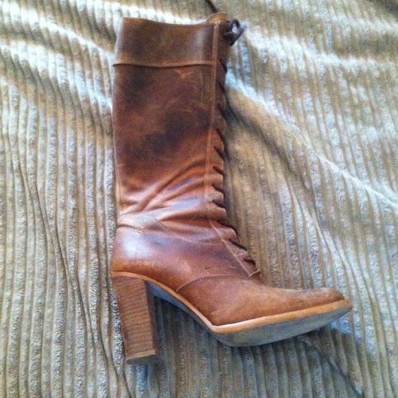 Steve madden brown leather boots.