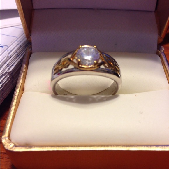 Sterling Silver ring. WILL NOT TURN. GOOD QUALITY - Picture 1 of 2