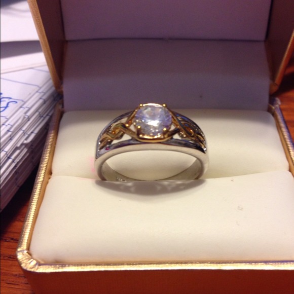 Sterling Silver ring. WILL NOT TURN. GOOD QUALITY - Picture 2 of 2