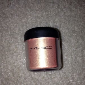 @Hook7777 Bundled Mac pigment powder