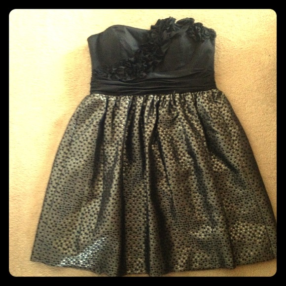 ⚡REDUCED⚡ Cute black and silver Maggy London dress